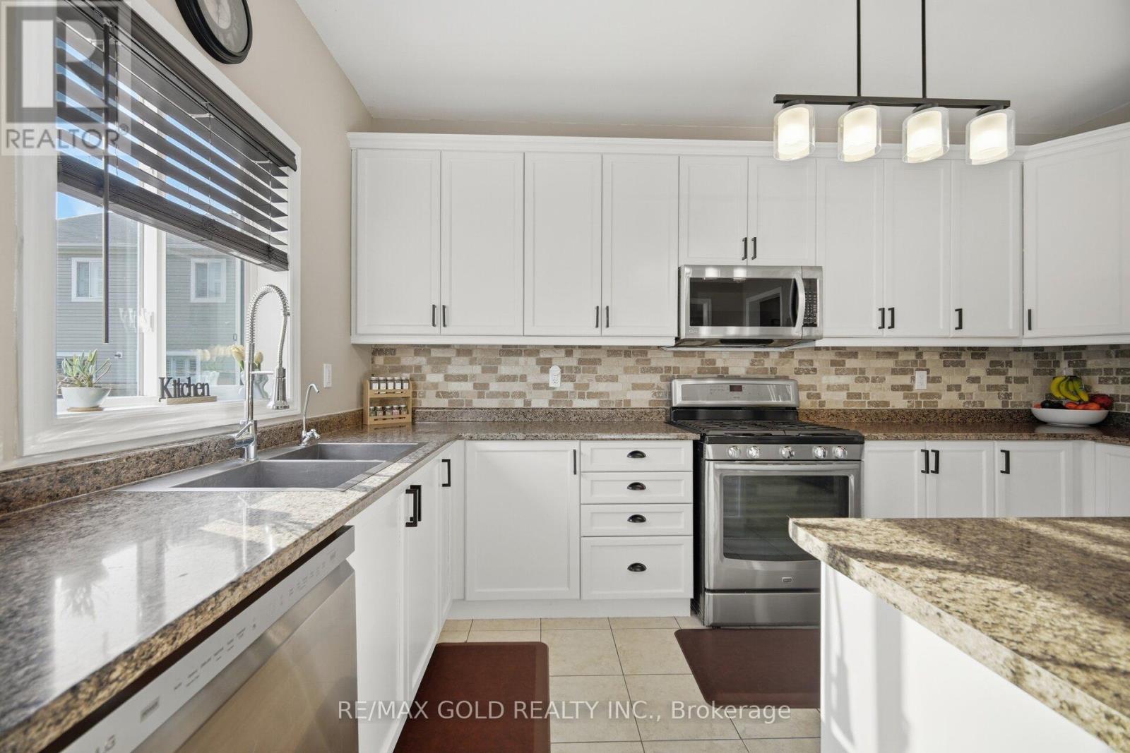 330 Wallace Street, Shelburne, Ontario  L9V 2S2 - Photo 20 - X12982556