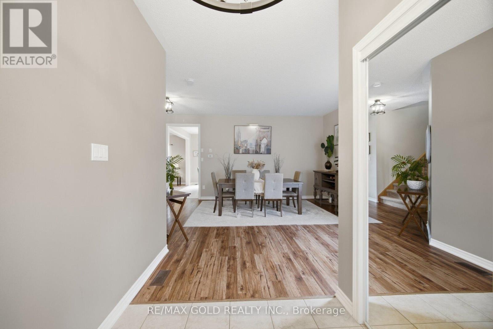 330 Wallace Street, Shelburne, Ontario  L9V 2S2 - Photo 6 - X12982556