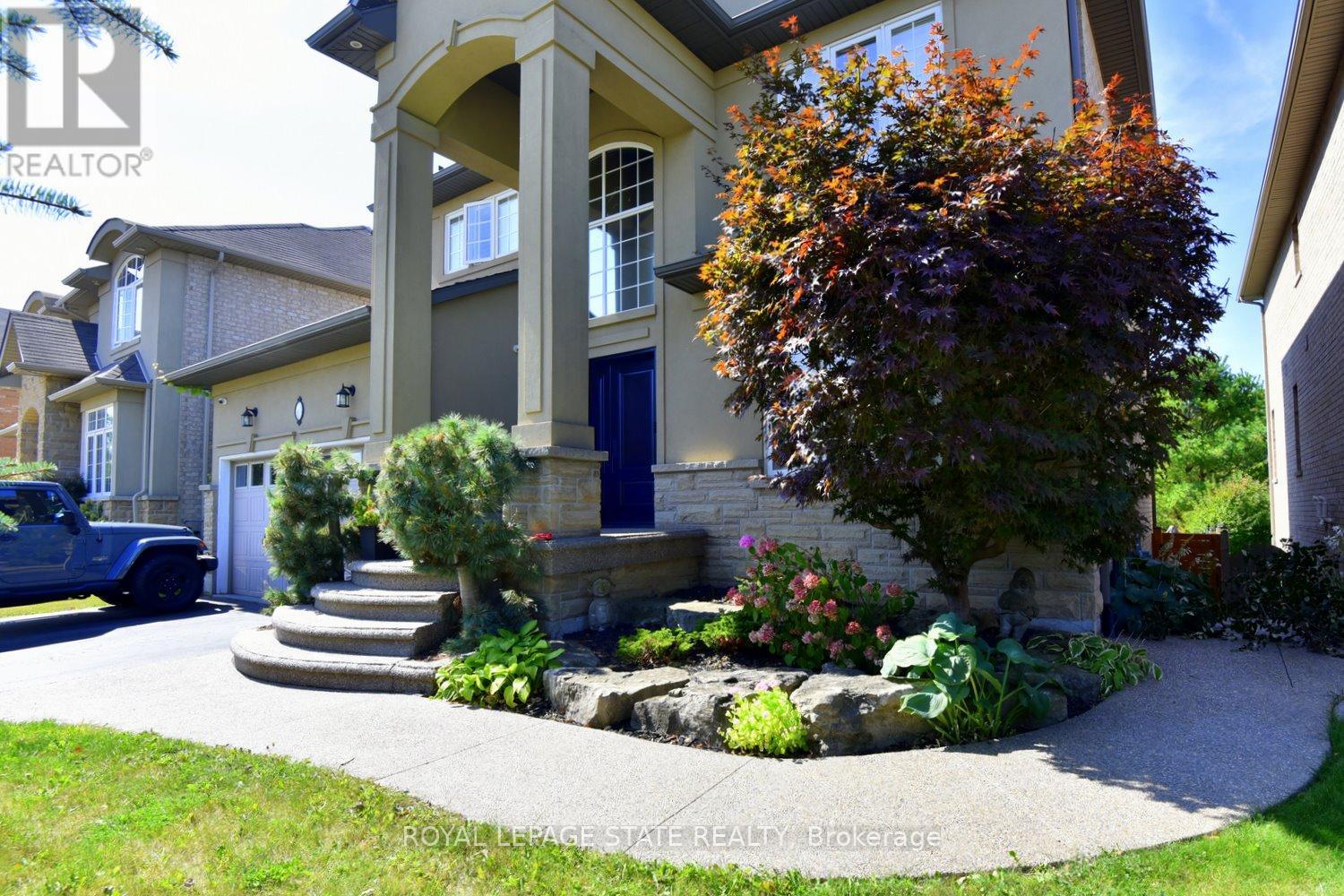 483 Valridge Drive, Hamilton, Ontario  L9G 0B2 - Photo 2 - X12982692