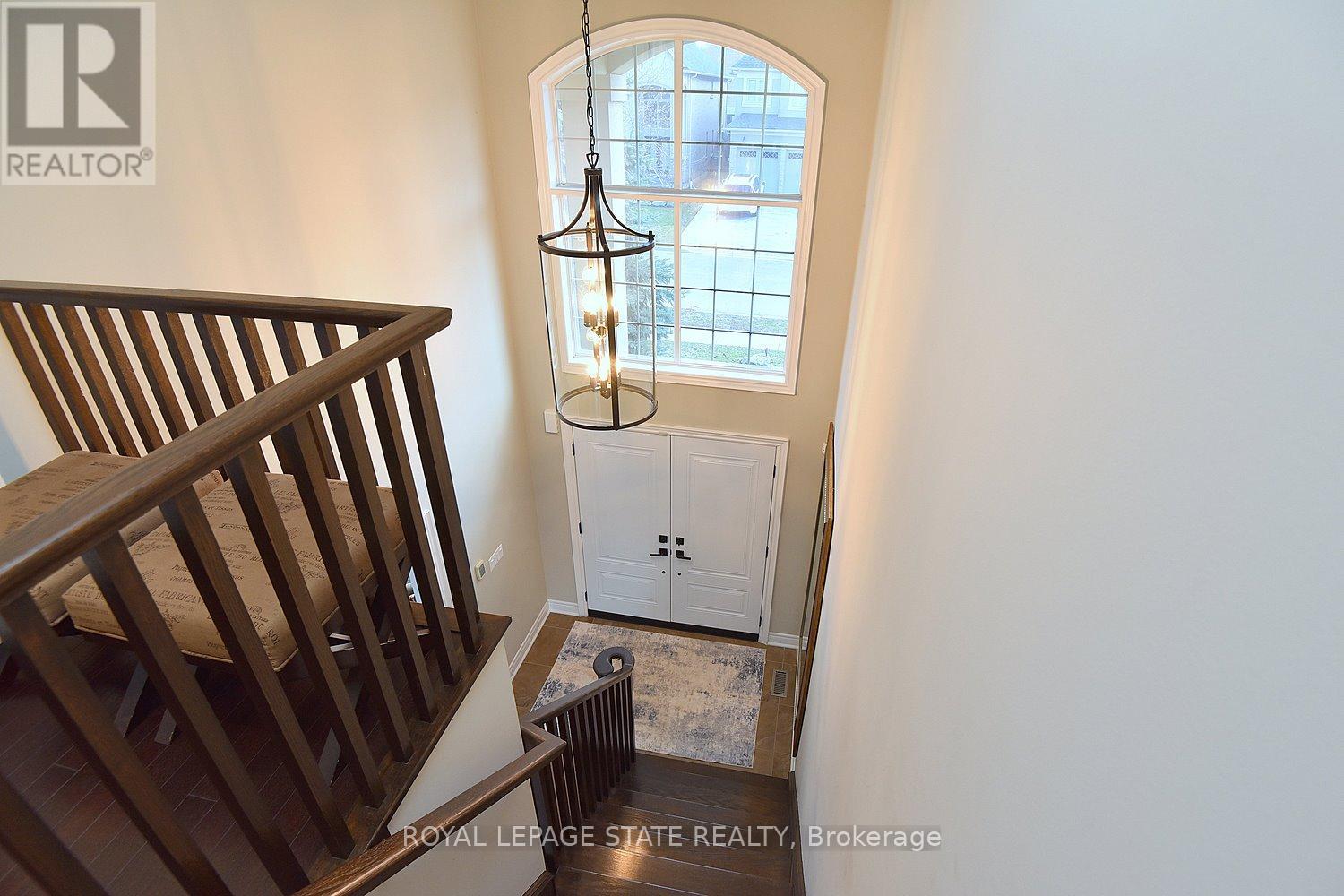 483 Valridge Drive, Hamilton, Ontario  L9G 0B2 - Photo 3 - X12982692