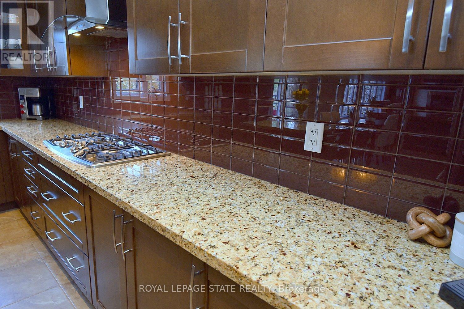 483 Valridge Drive, Hamilton, Ontario  L9G 0B2 - Photo 9 - X12982692