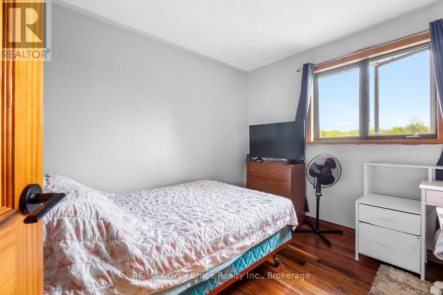 1033 Bruce Road 9, South Bruce Peninsula, Ontario  N0H 2T0 - Photo 19 - X12749326