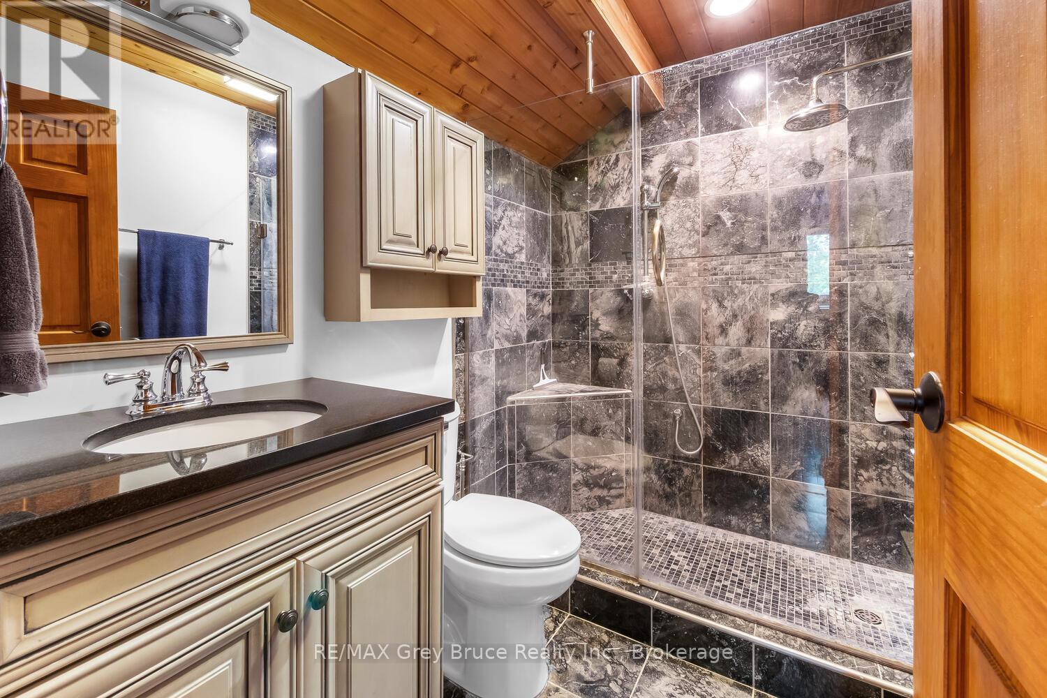 1033 Bruce Road 9, South Bruce Peninsula, Ontario  N0H 2T0 - Photo 18 - X12749326