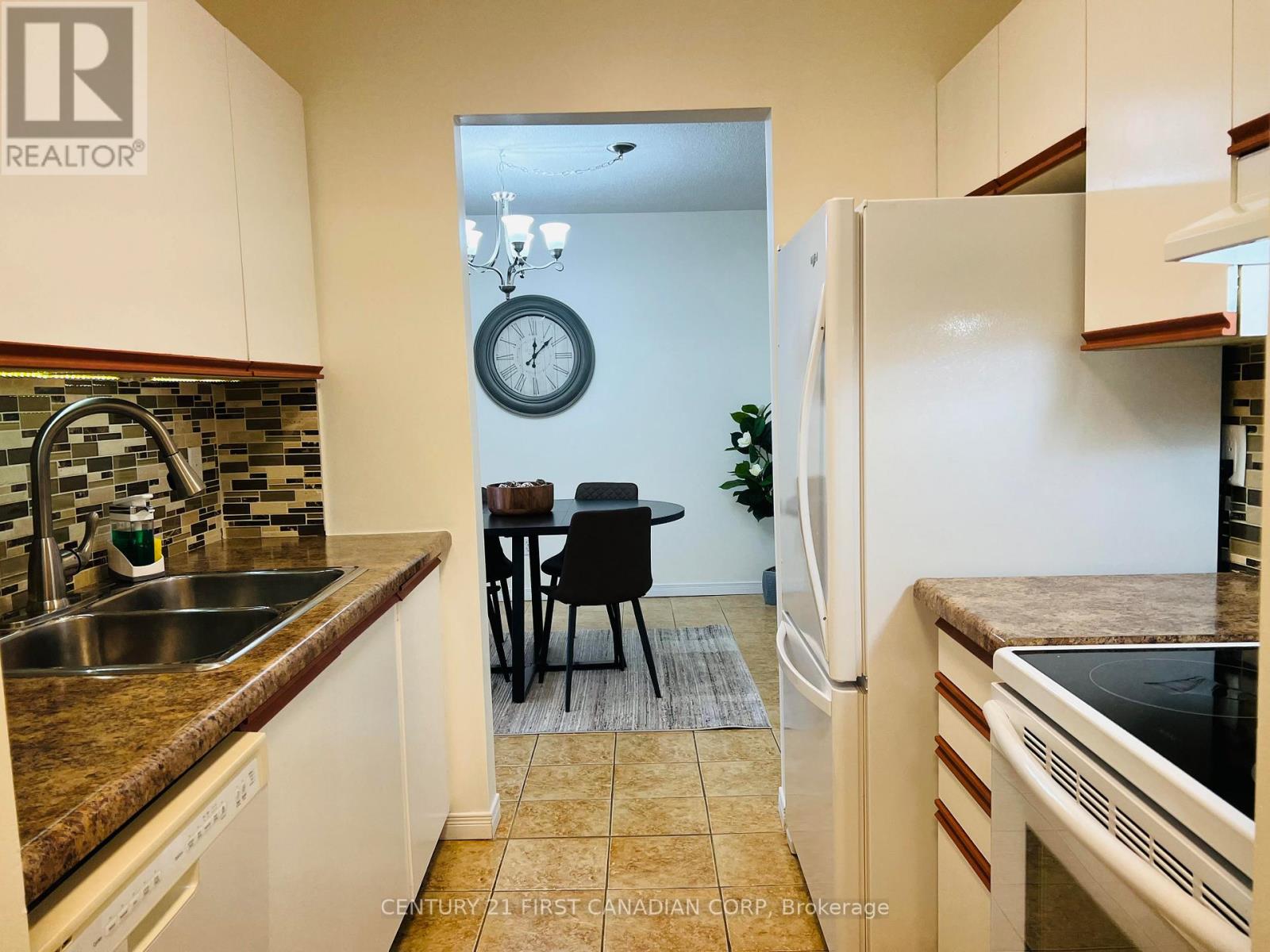 92 - 144 Conway Drive, London South, Ontario  N6E 3N3 - Photo 8 - X12982776