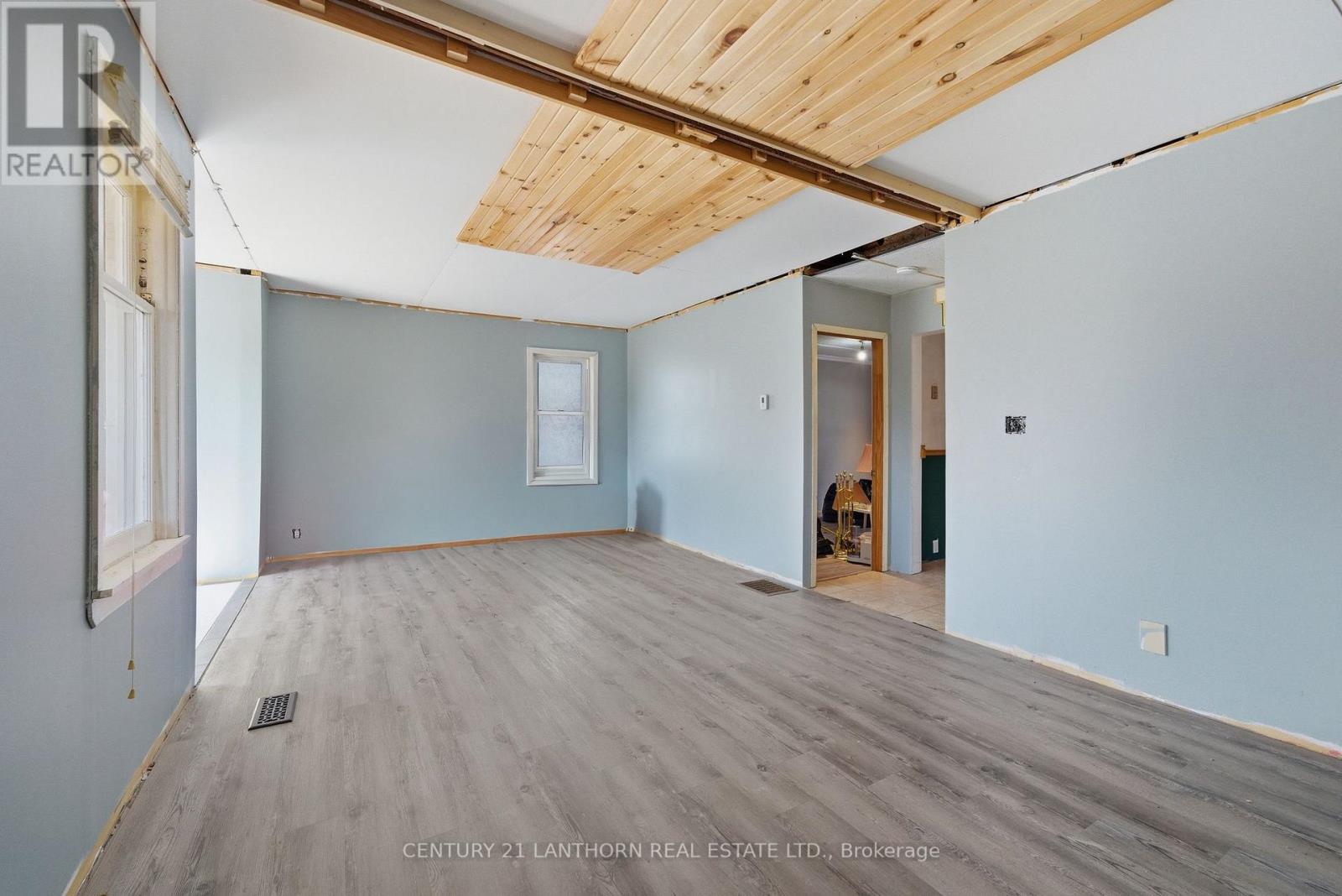 305 Drew Street, Oshawa, Ontario L1H 5A6 - Photo 10 - E12982812