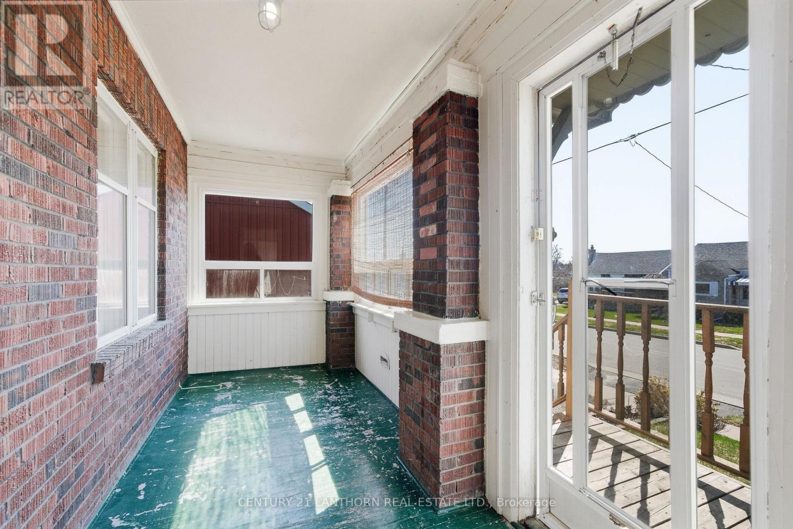 305 Drew Street, Oshawa, Ontario L1H 5A6 - Photo 6 - E12982812