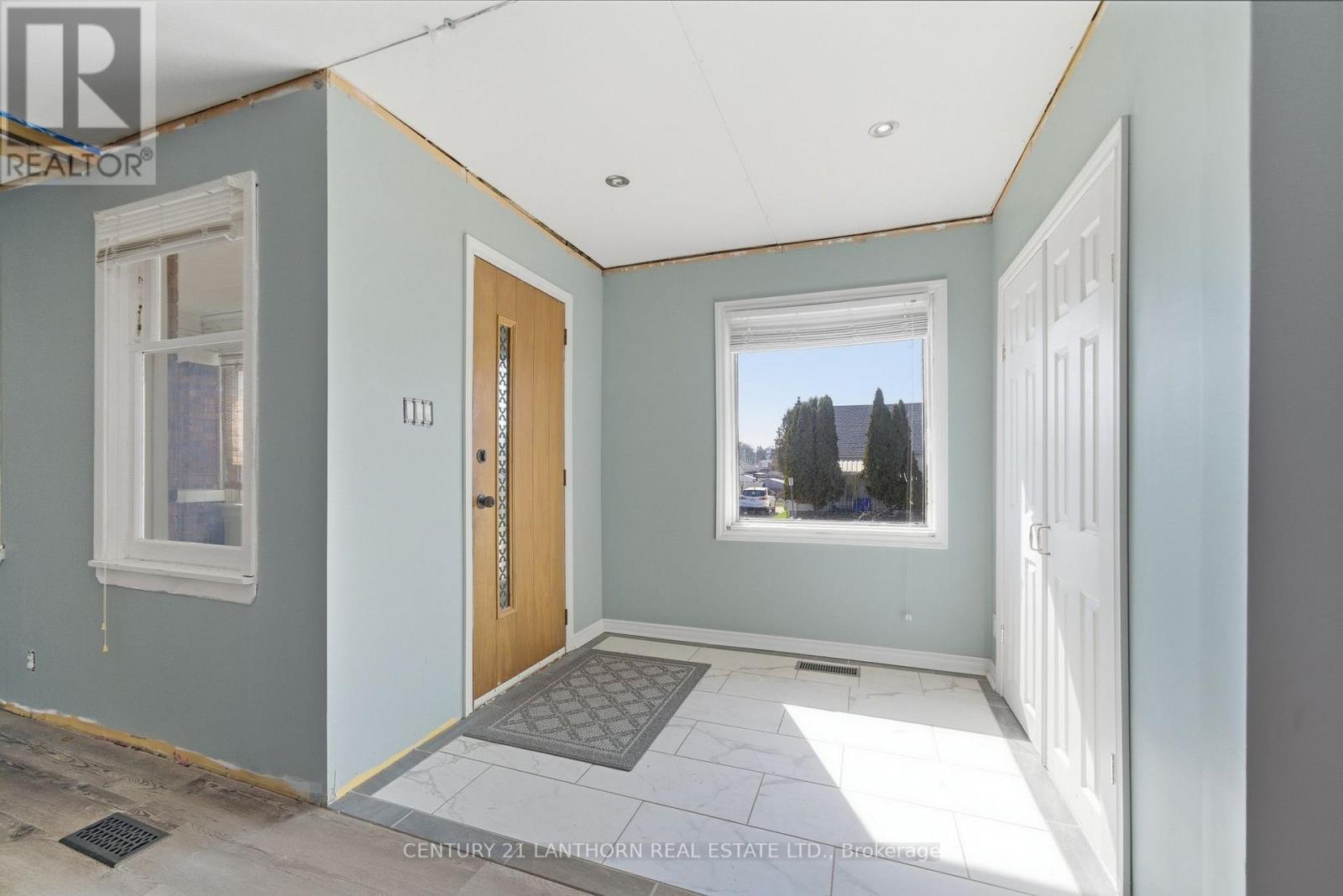 305 Drew Street, Oshawa, Ontario L1H 5A6 - Photo 8 - E12982812