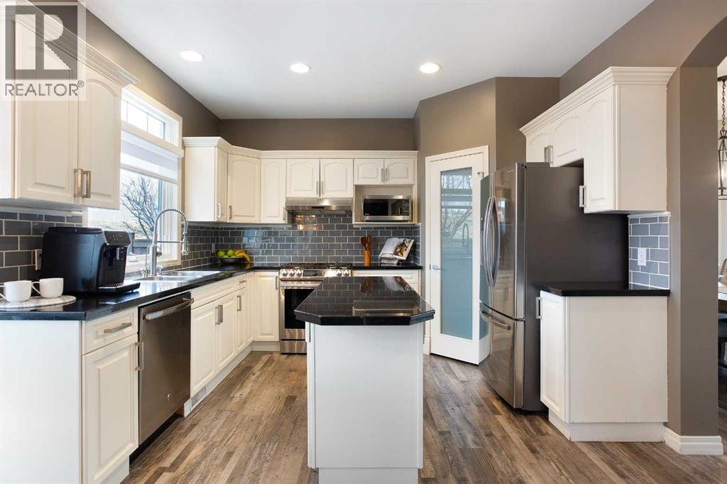 90 Discovery Ridge Road SW, Calgary, Alberta  T3H 4R4 - Photo 9 - A2293743