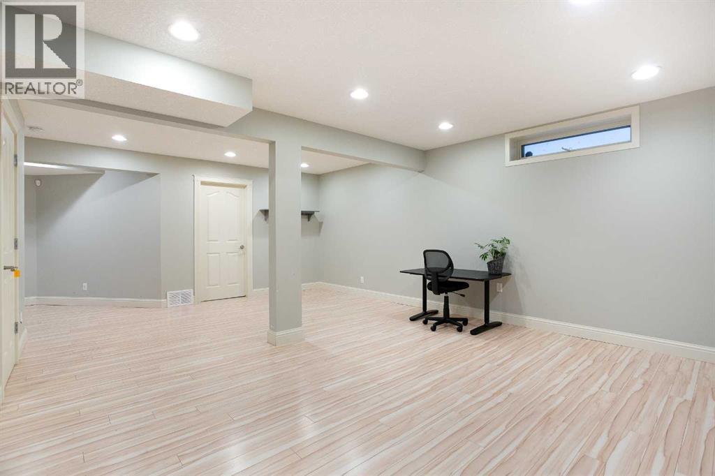 90 Discovery Ridge Road SW, Calgary, Alberta  T3H 4R4 - Photo 37 - A2293743