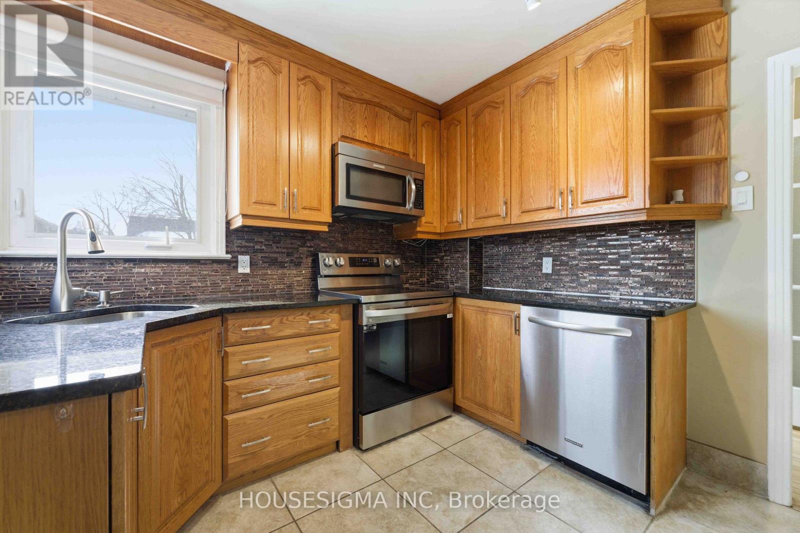 1047 Richard Avenue, Ottawa, Ontario  K1H 8C3 - Photo 14 - X12982854