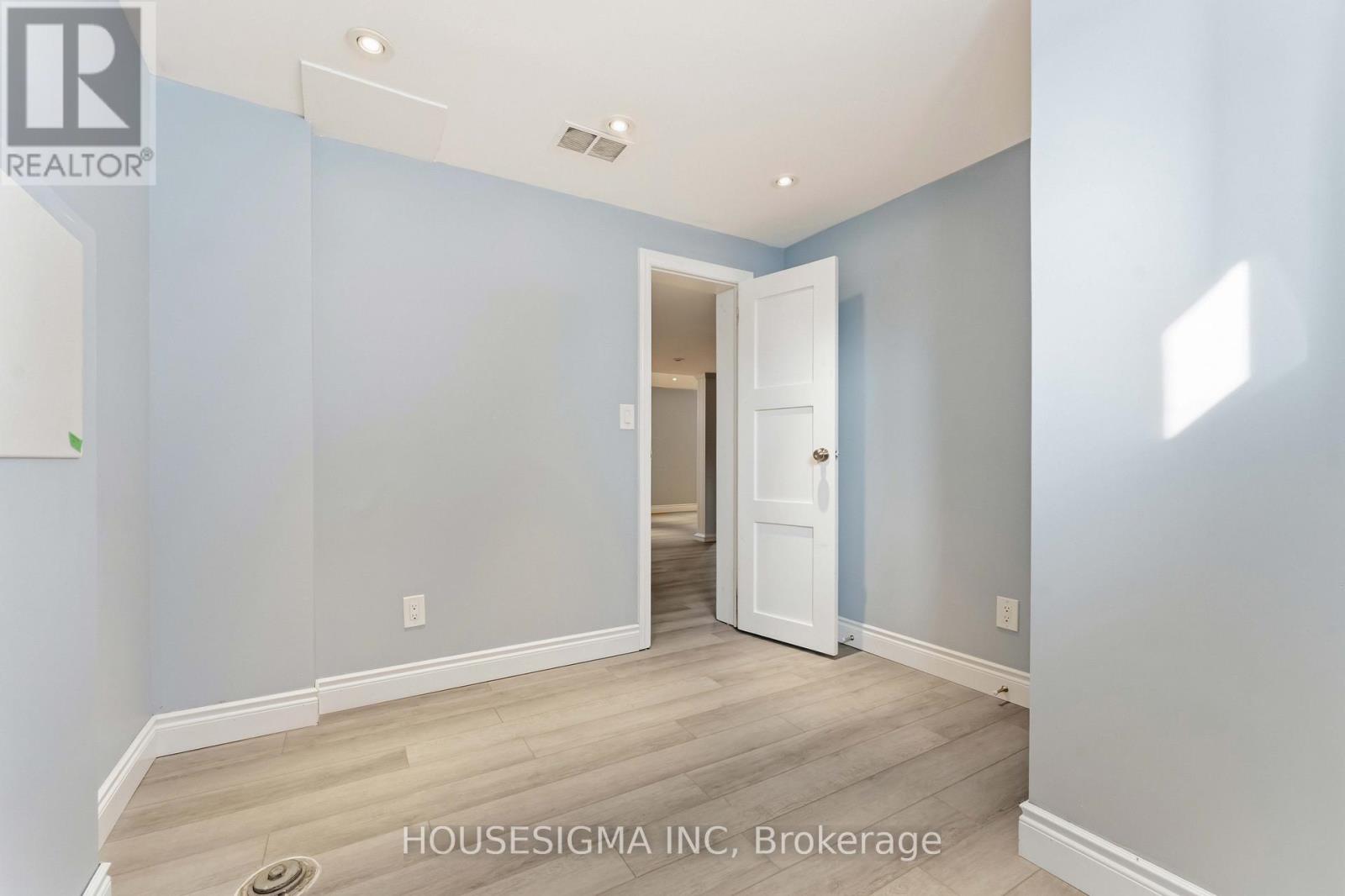 1047 Richard Avenue, Ottawa, Ontario  K1H 8C3 - Photo 38 - X12982854