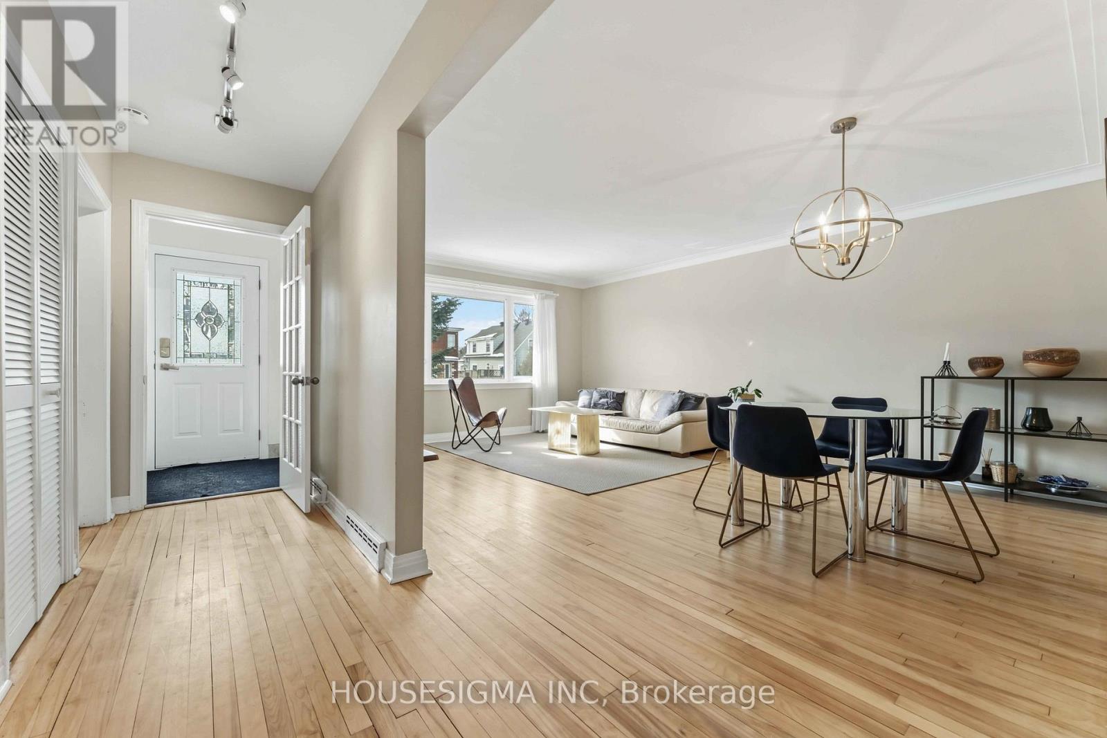 1047 Richard Avenue, Ottawa, Ontario  K1H 8C3 - Photo 4 - X12982854