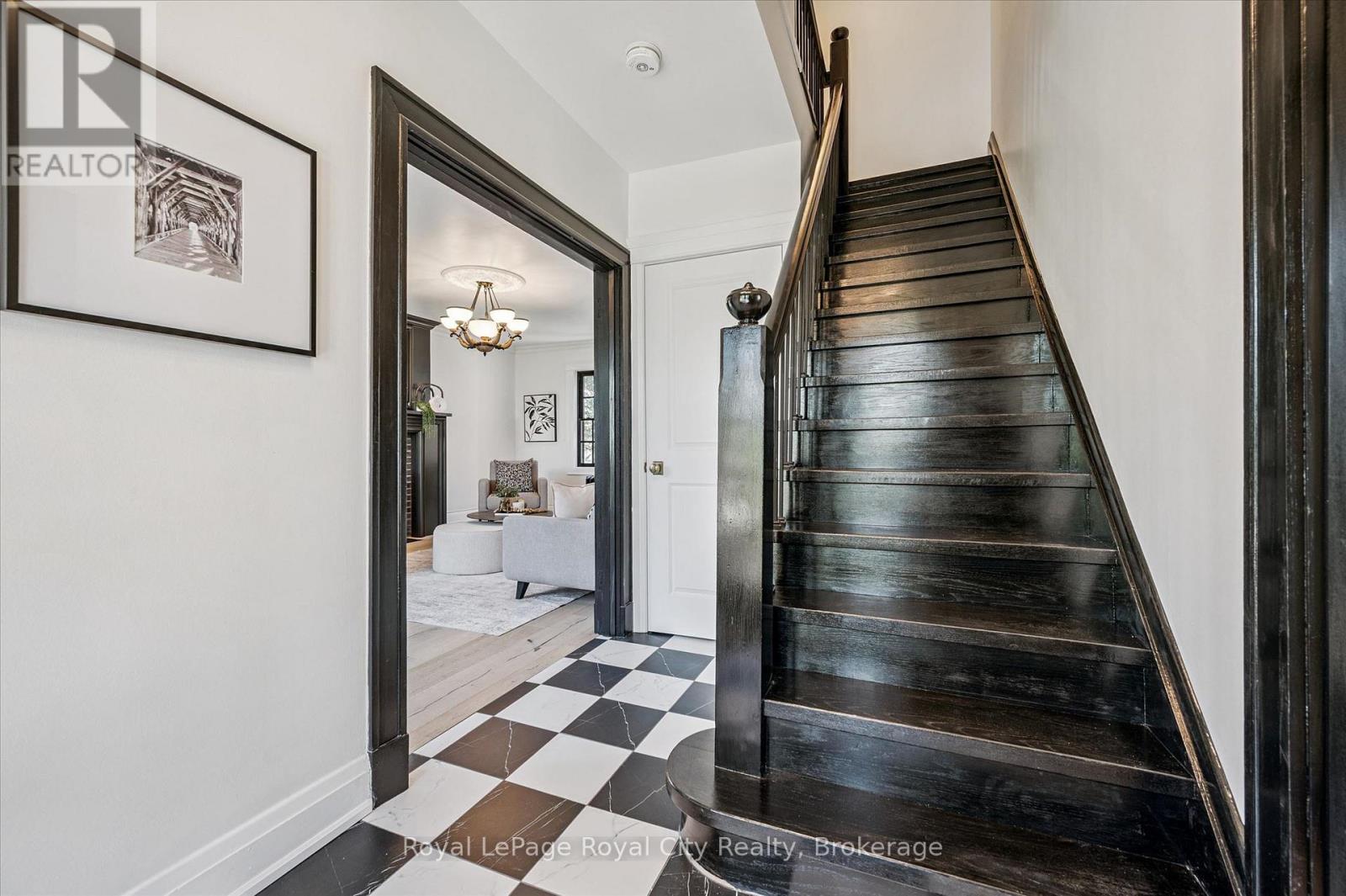 87 University Avenue W, Guelph, Ontario  N1G 1P1 - Photo 4 - X12982884