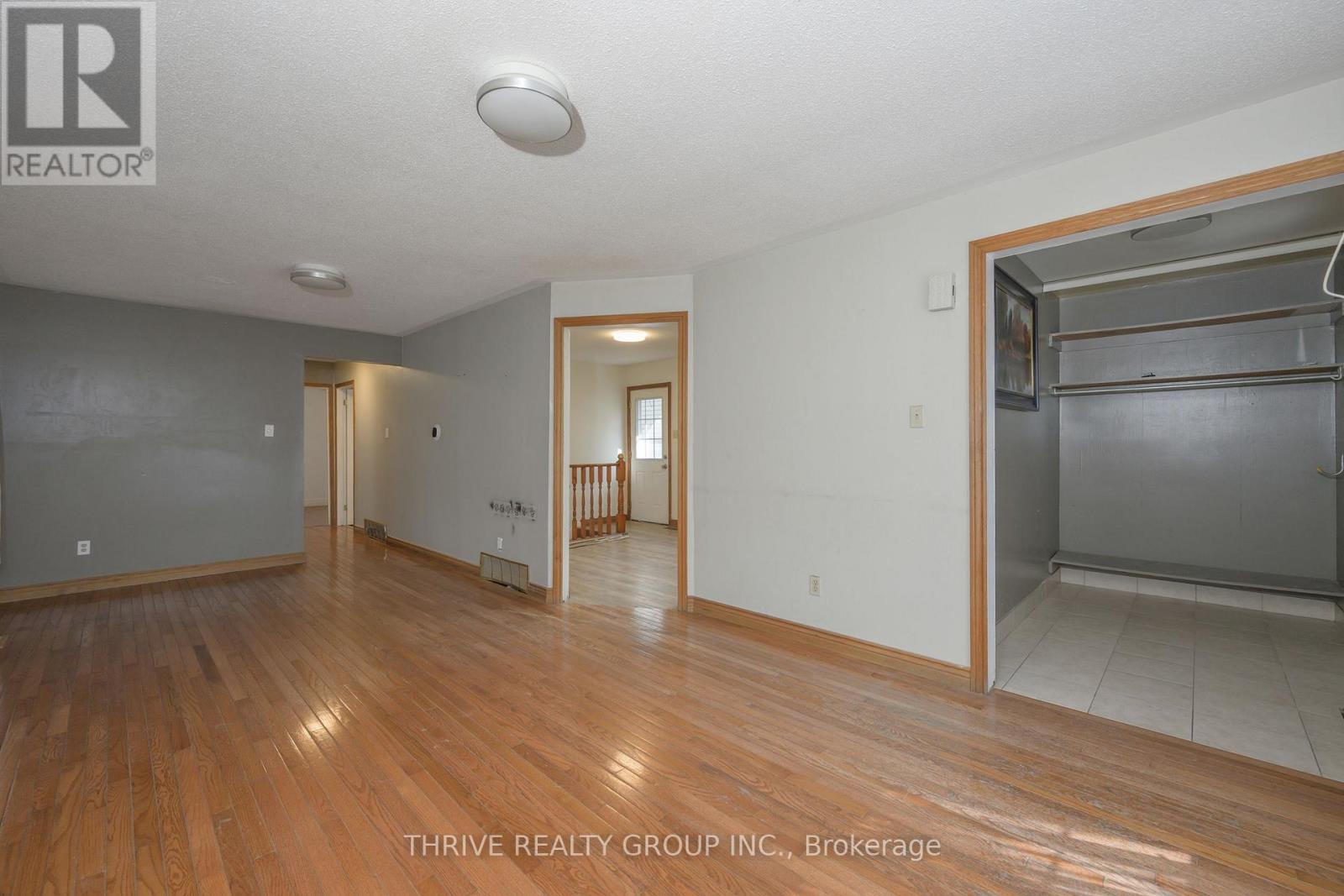 Photo 10 of 31 for 81 Beechbank Crescent