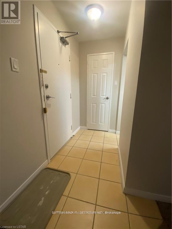 709 - 931 Wonderland Road S, London South, Ontario  N6K 2X6 - Photo 7 - X12982902