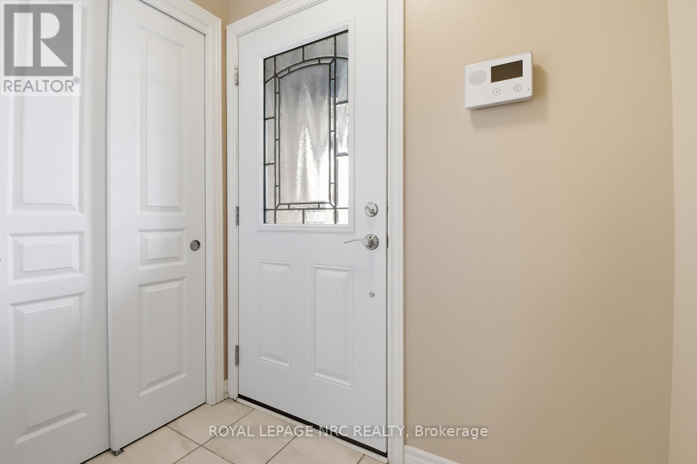 323 Silverwood Avenue, Welland, Ontario  L3C 0C5 - Photo 3 - X12977986