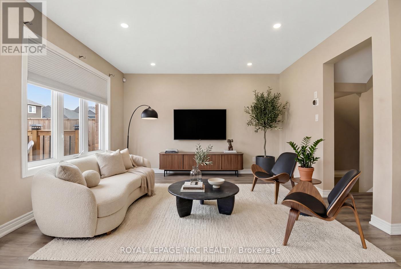 323 Silverwood Avenue, Welland, Ontario  L3C 0C5 - Photo 6 - X12977986