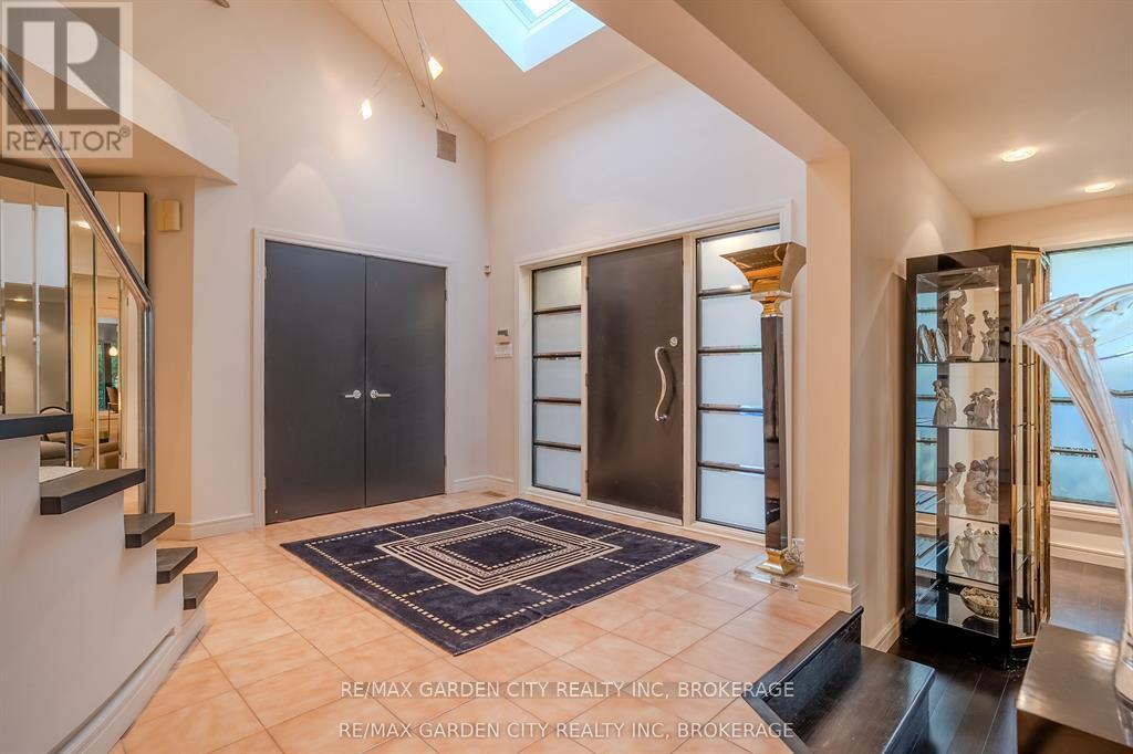 86 Tremont Drive, St. Catharines, Ontario  L2R 3B2 - Photo 3 - X12982968