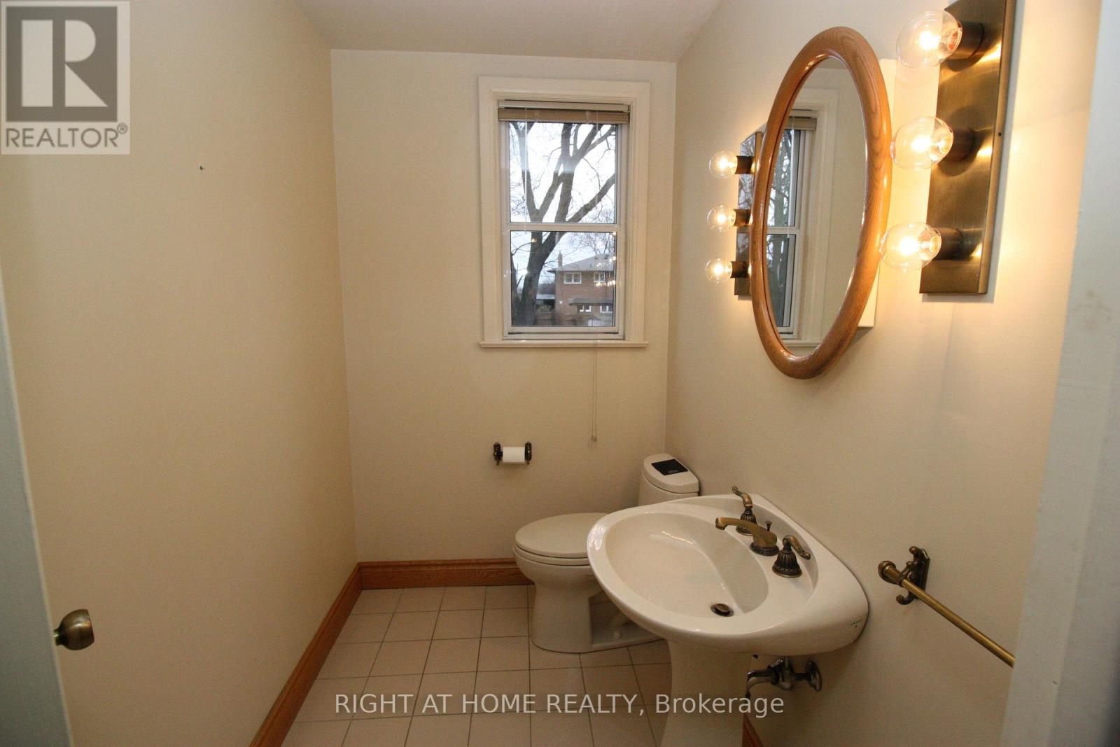 123 Ashbourne Drive, Toronto, Ontario  M9B 4H9 - Photo 6 - W12902050