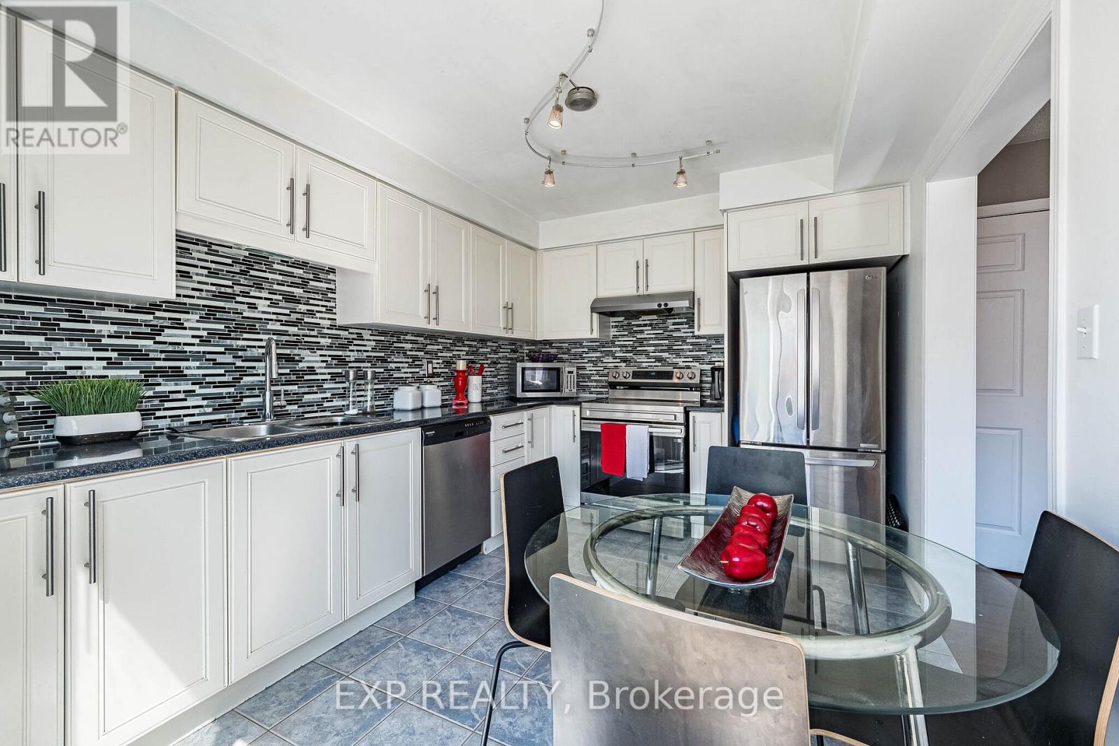 53 Sweetwood Circle, Brampton, Ontario  L7A 2X7 - Photo 18 - W12977032