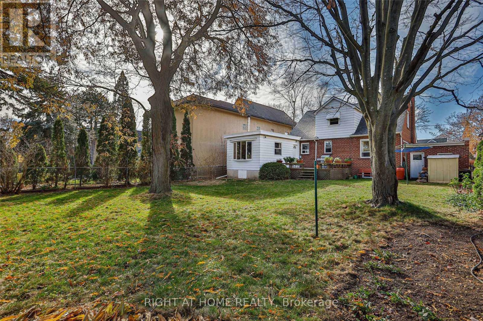 123 Ashbourne Drive, Toronto, Ontario  M9B 4H9 - Photo 13 - W12902050