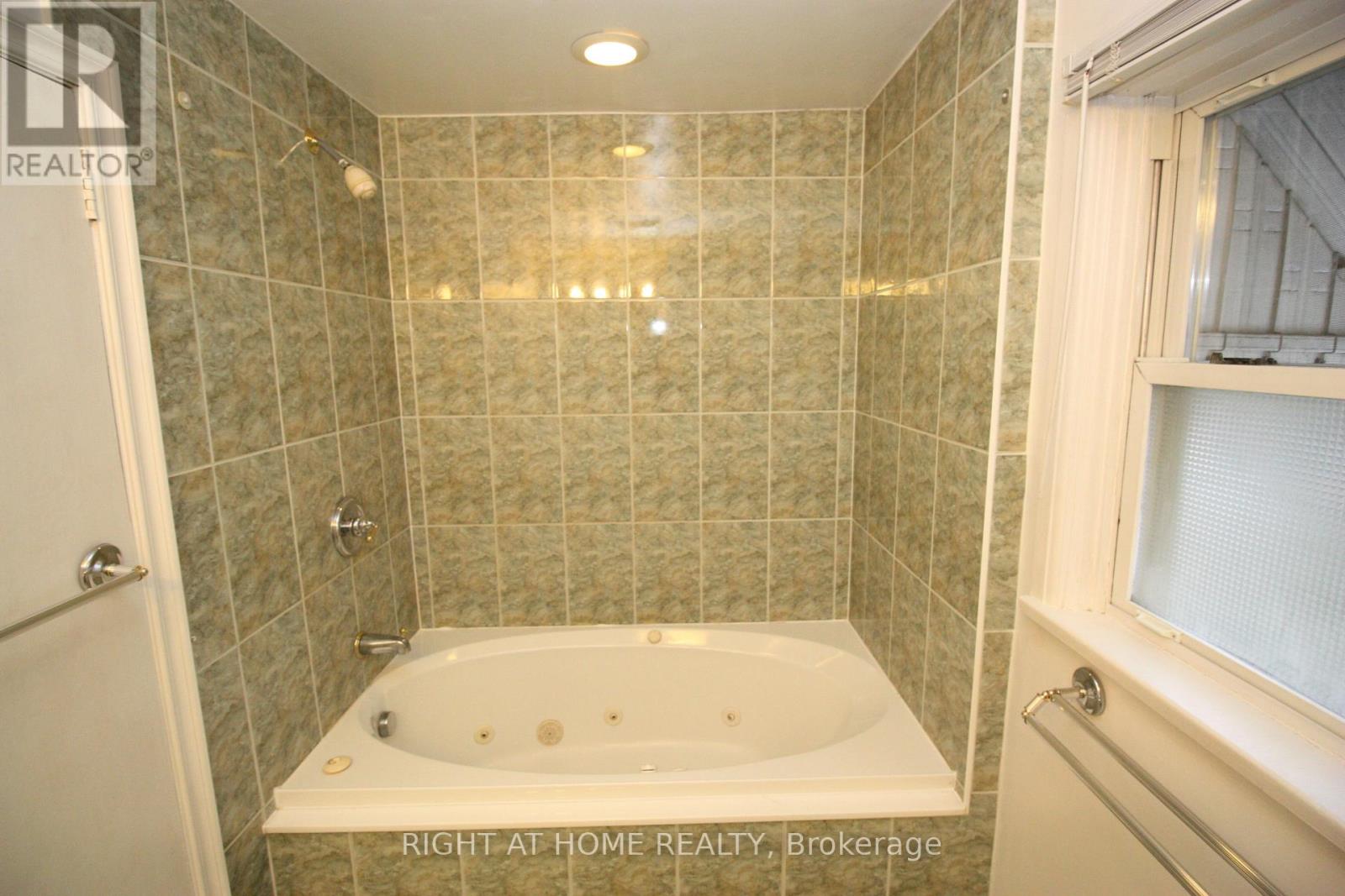 123 Ashbourne Drive, Toronto, Ontario  M9B 4H9 - Photo 9 - W12902050