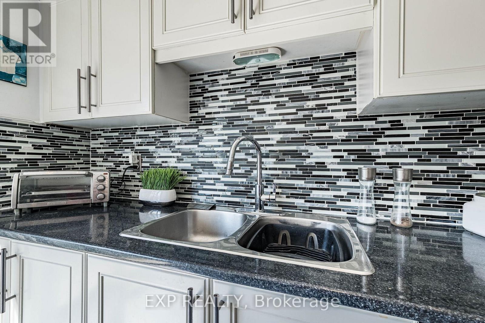 53 Sweetwood Circle, Brampton, Ontario  L7A 2X7 - Photo 15 - W12977032