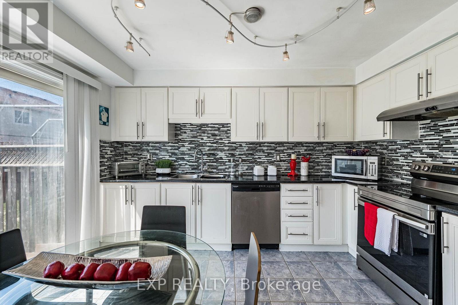 53 Sweetwood Circle, Brampton, Ontario  L7A 2X7 - Photo 13 - W12977032