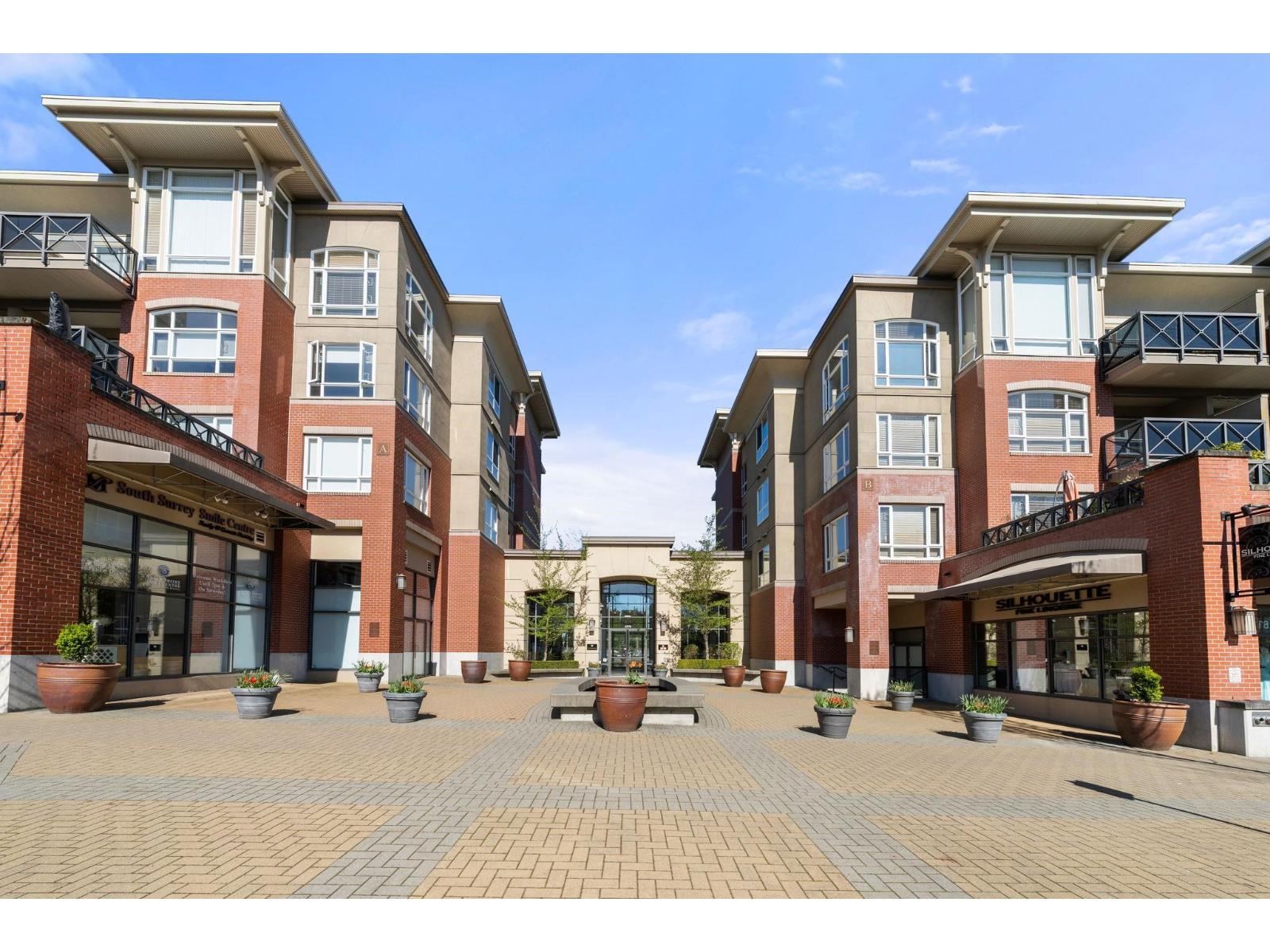 203 2970 King George Boulevard, Surrey, British Columbia  V4P 0E6 - Photo 1 - R3109455