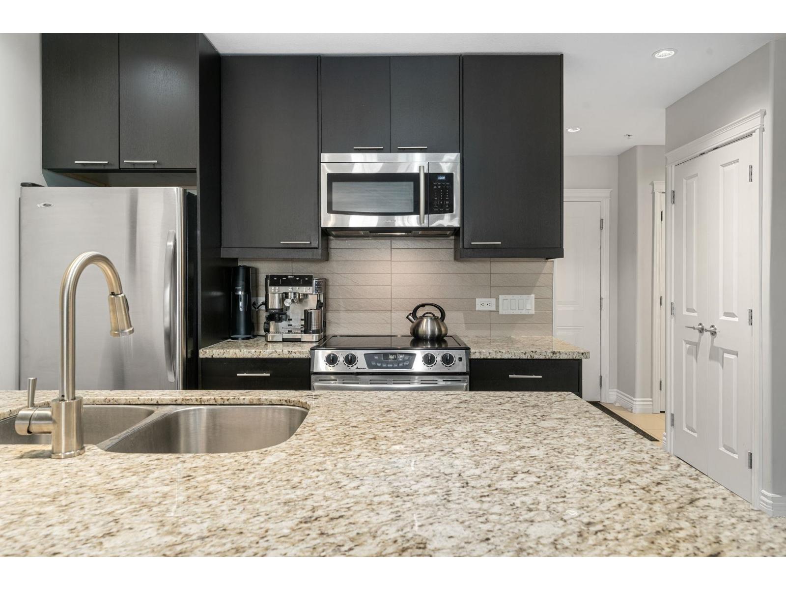 203 2970 King George Boulevard, Surrey, British Columbia  V4P 0E6 - Photo 8 - R3109455