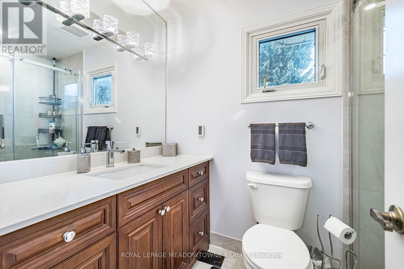 8 Wadsworth Circle, Brampton, Ontario  L6Z 1W7 - Photo 24 - W12977592