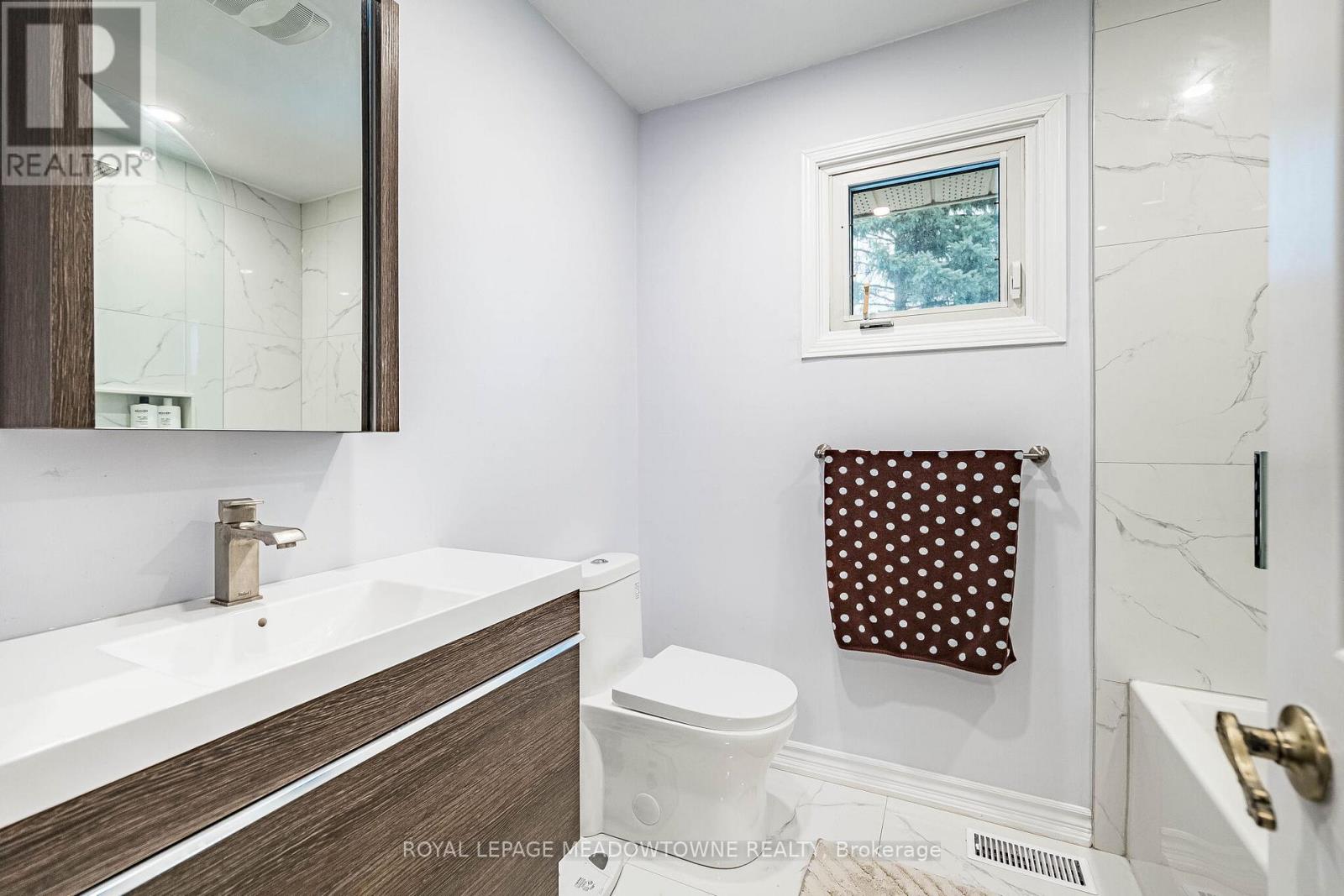 8 Wadsworth Circle, Brampton, Ontario  L6Z 1W7 - Photo 32 - W12977592