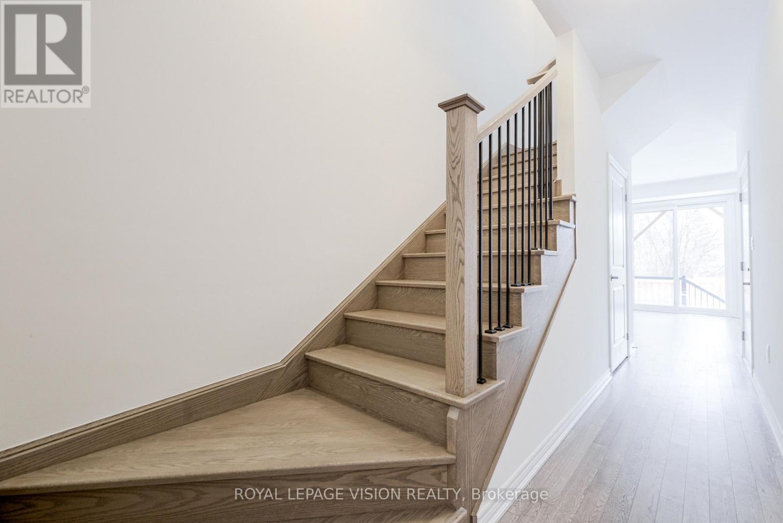 24 Folcroft Street, Brampton, Ontario  L6Y 0B6 - Photo 5 - W12982402