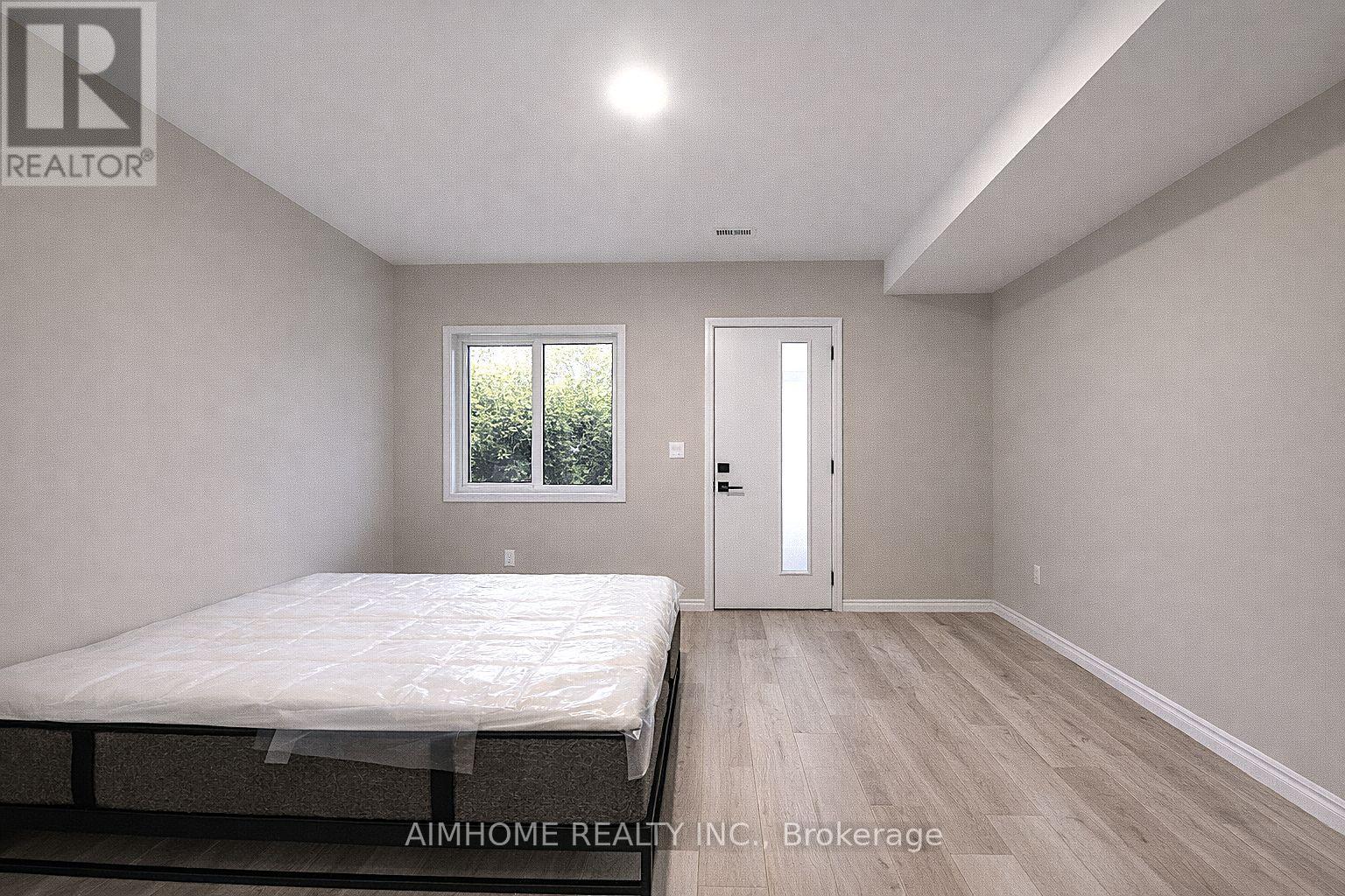 2 - 15 Waddington Crescent, Toronto, Ontario  M2J 2Z9 - Photo 8 - C12982904