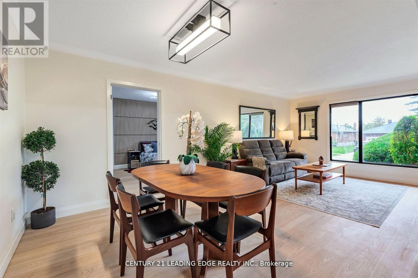 112 Wyndcliff Crescent, Toronto, Ontario  M4A 2K3 - Photo 14 - C12982906