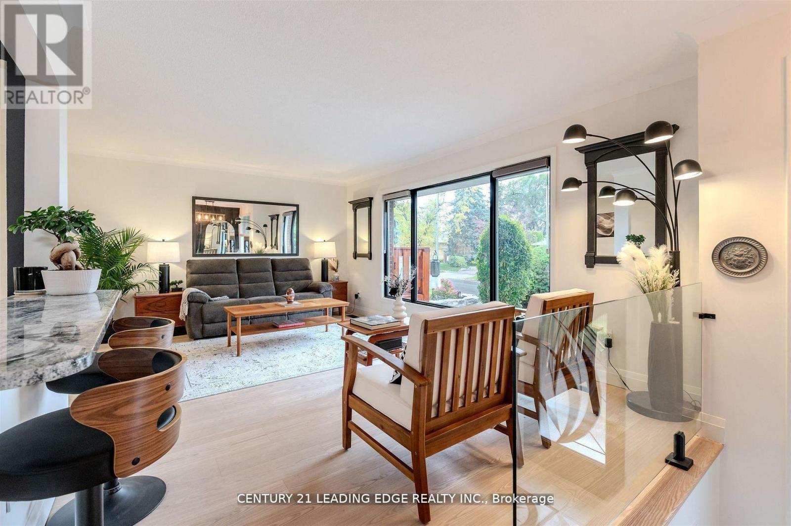 112 Wyndcliff Crescent, Toronto, Ontario  M4A 2K3 - Photo 6 - C12982906