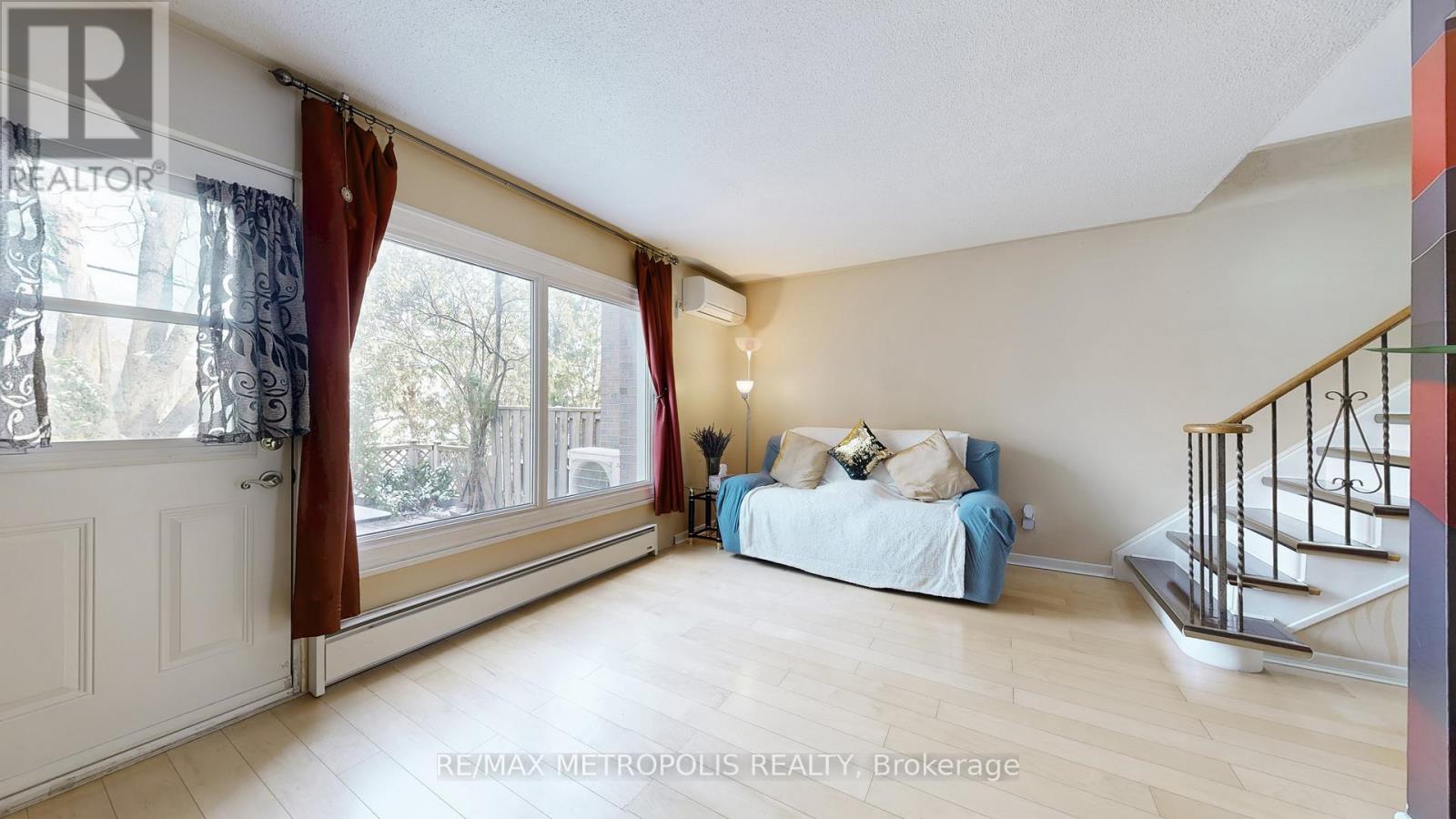 13 - 13 Candy Court Way, Toronto, Ontario  M2R 2Y7 - Photo 3 - C12982946