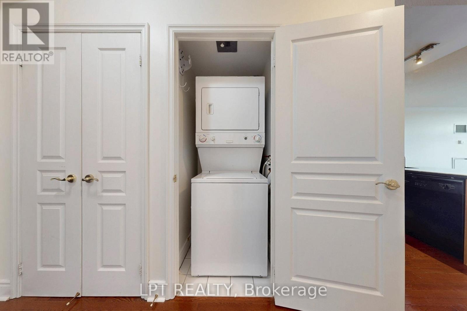 1011 - 10 Delisle Avenue, Toronto, Ontario  M4V 3C6 - Photo 14 - C12982980