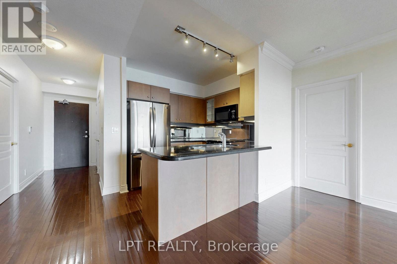 1011 - 10 Delisle Avenue, Toronto, Ontario  M4V 3C6 - Photo 4 - C12982980