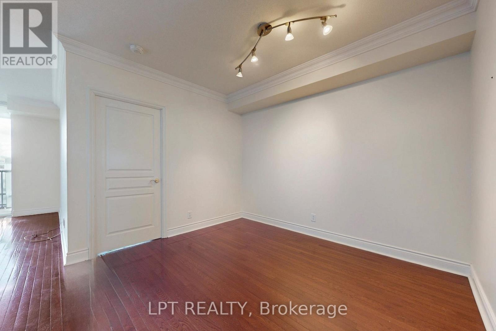 1011 - 10 Delisle Avenue, Toronto, Ontario  M4V 3C6 - Photo 8 - C12982980