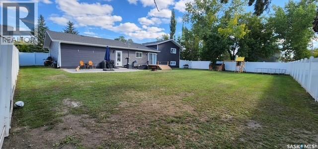 613 Peters Avenue, Oxbow, Saskatchewan  S0C 2B0 - Photo 3 - SK032530
