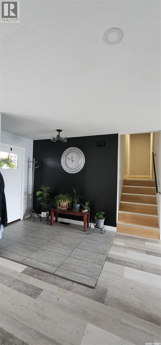 613 Peters Avenue, Oxbow, Saskatchewan  S0C 2B0 - Photo 7 - SK032530