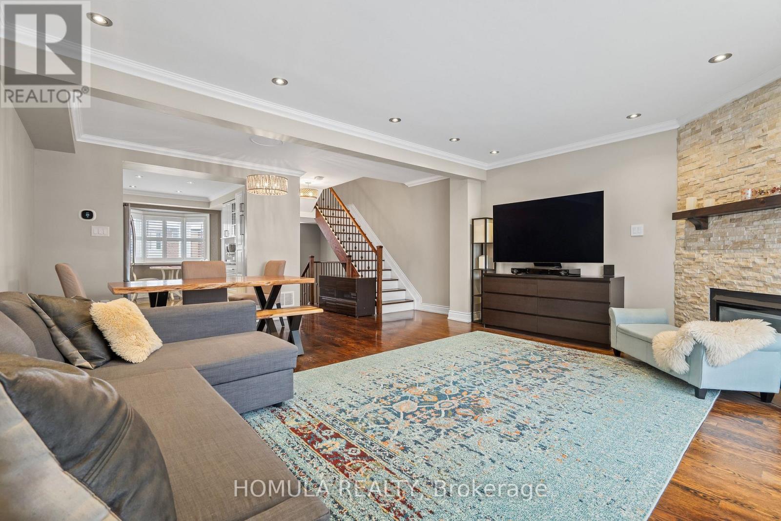 211 Woodbridge Avenue, Vaughan, Ontario L4L 2T1 - Photo 10 - N12982950