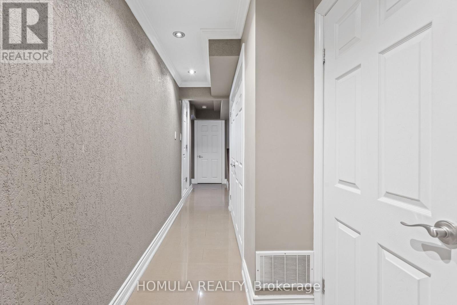 211 Woodbridge Avenue, Vaughan, Ontario L4L 2T1 - Photo 34 - N12982950