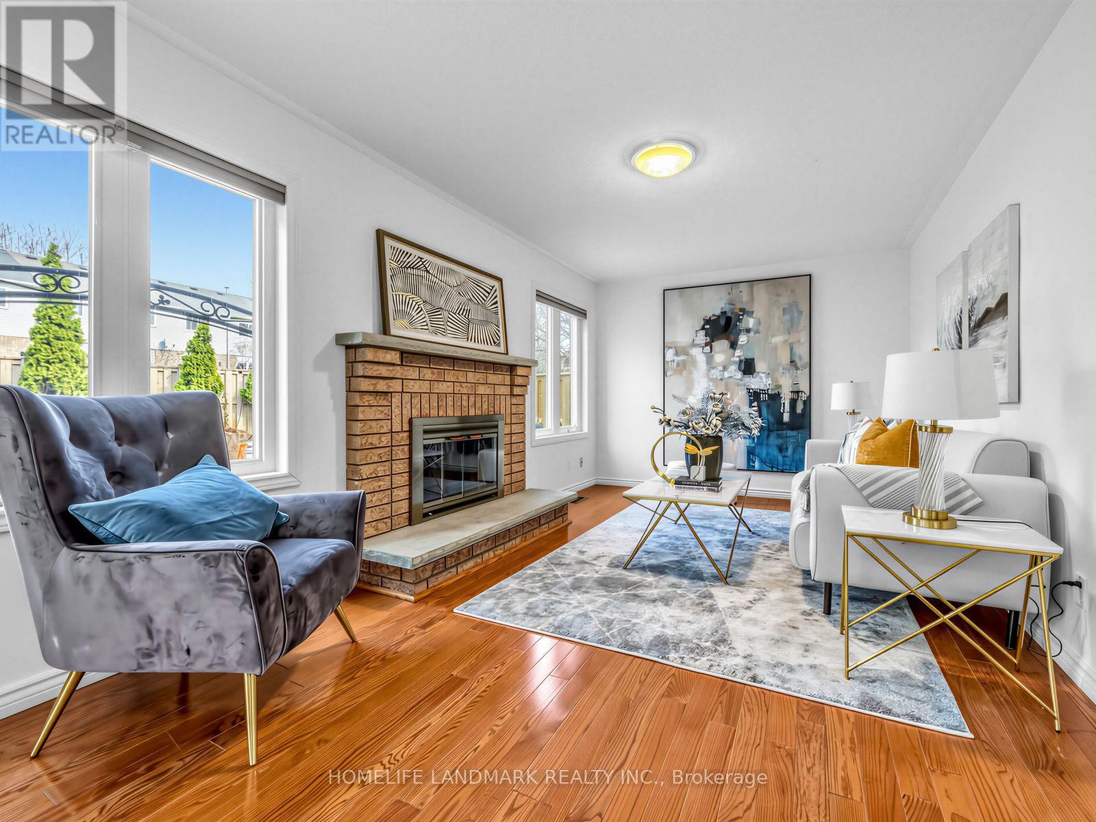 887 College Manor Drive, Newmarket, Ontario  L3Y 8G9 - Photo 4 - N12980712