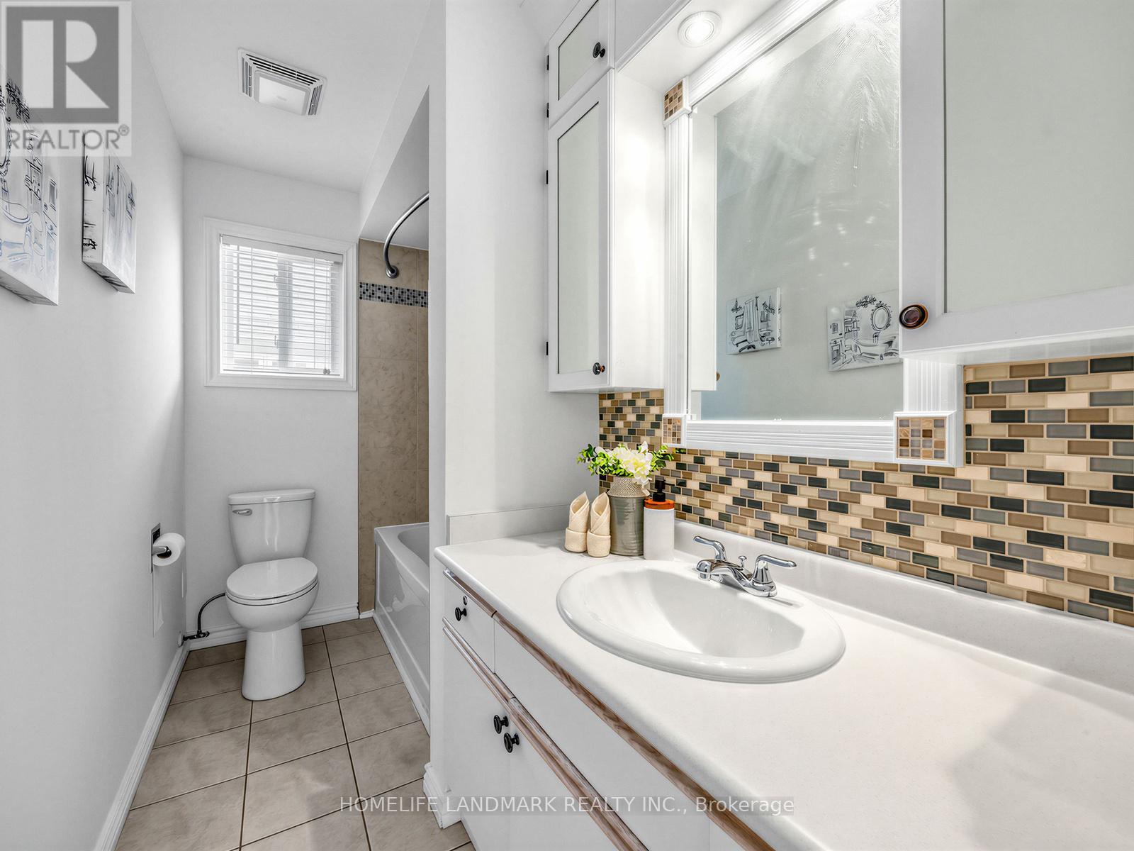 887 College Manor Drive, Newmarket, Ontario  L3Y 8G9 - Photo 16 - N12980712