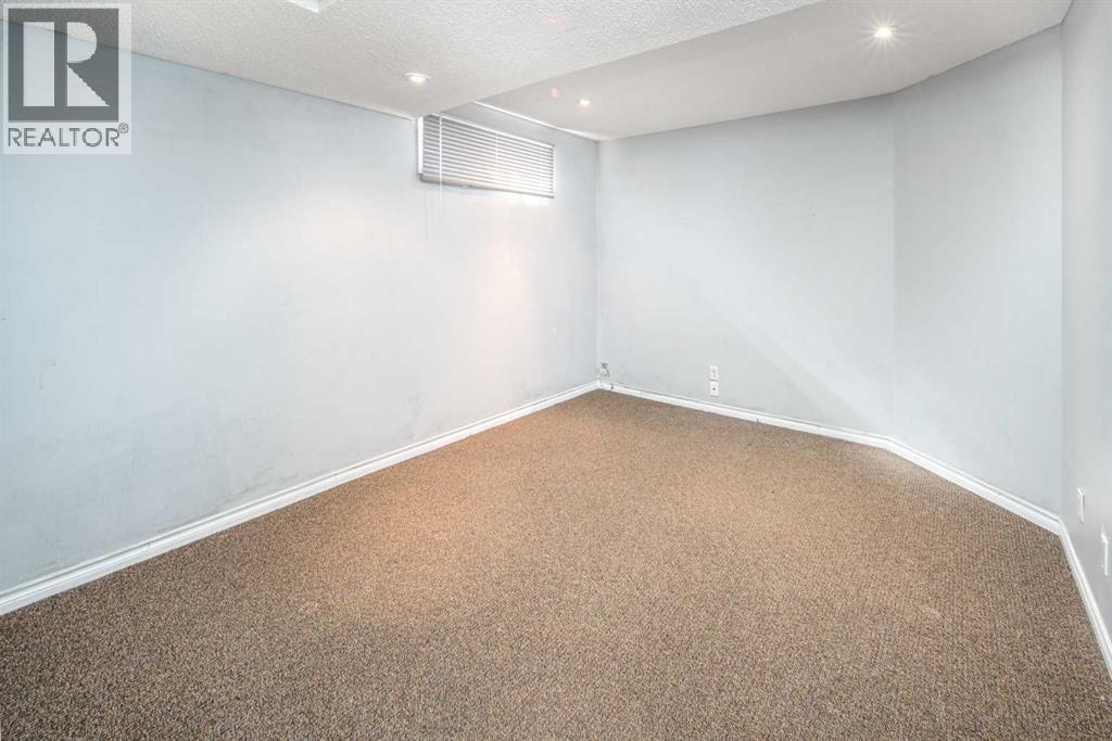 10 Somerset Court SW, Calgary, Alberta  T2Y 3H4 - Photo 33 - A2300388