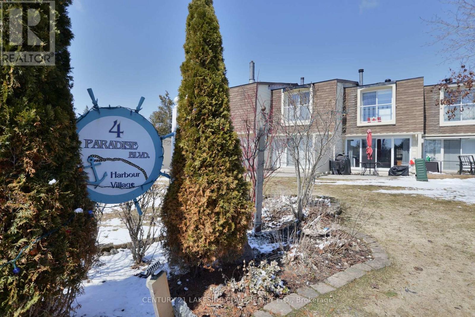 Unit 4 - 4 Paradise Boulevard, Ramara, Ontario  L0K 1B0 - Photo 5 - S12982464