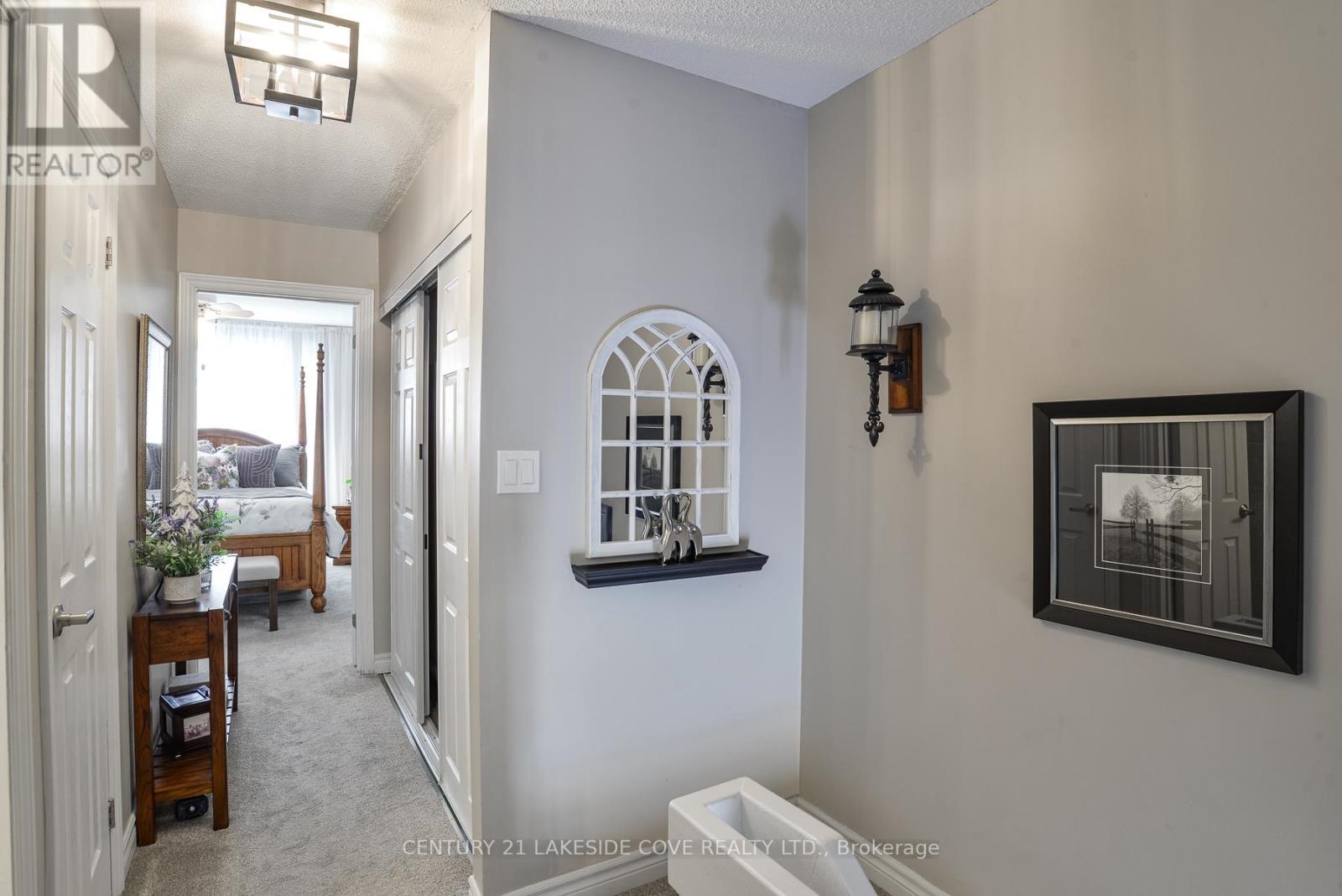 Unit 4 - 4 Paradise Boulevard, Ramara, Ontario  L0K 1B0 - Photo 19 - S12982464