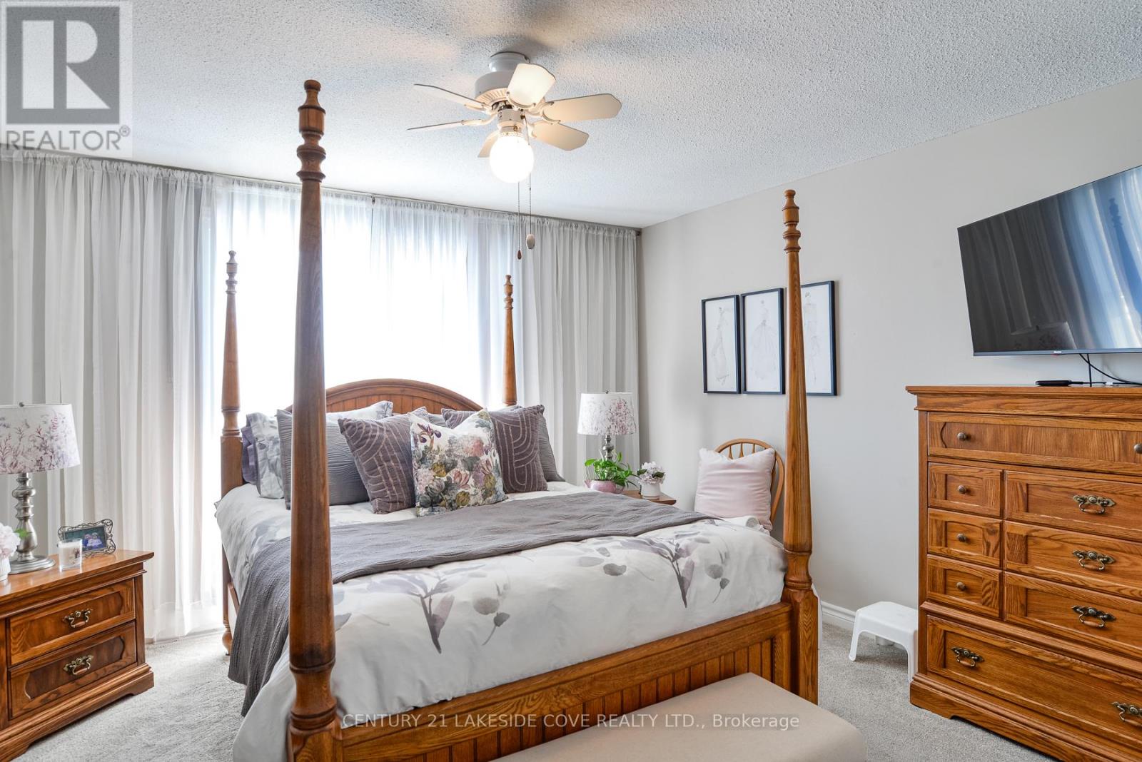 Unit 4 - 4 Paradise Boulevard, Ramara, Ontario  L0K 1B0 - Photo 22 - S12982464